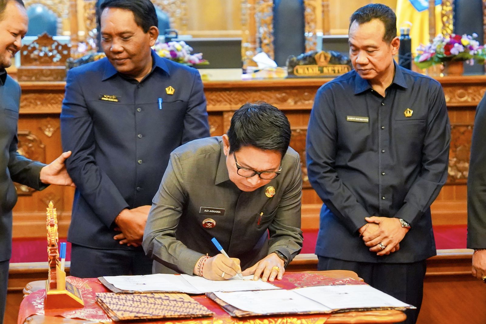 podiumnews.com-Bupati Badung dan DPRD Sepakati Tiga Ranperda Strategis